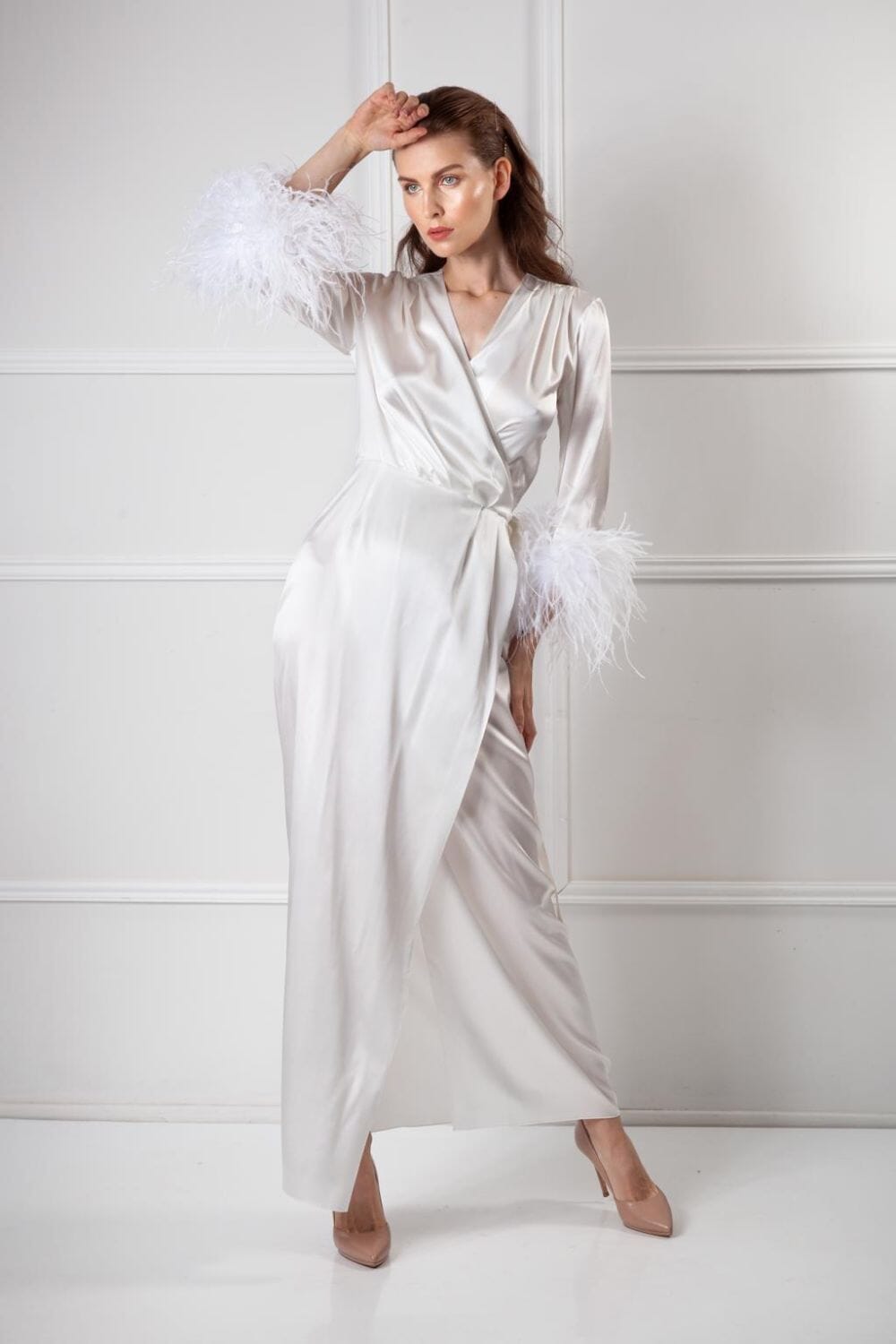 Glimmering Secret Robe Ivory Amoralle