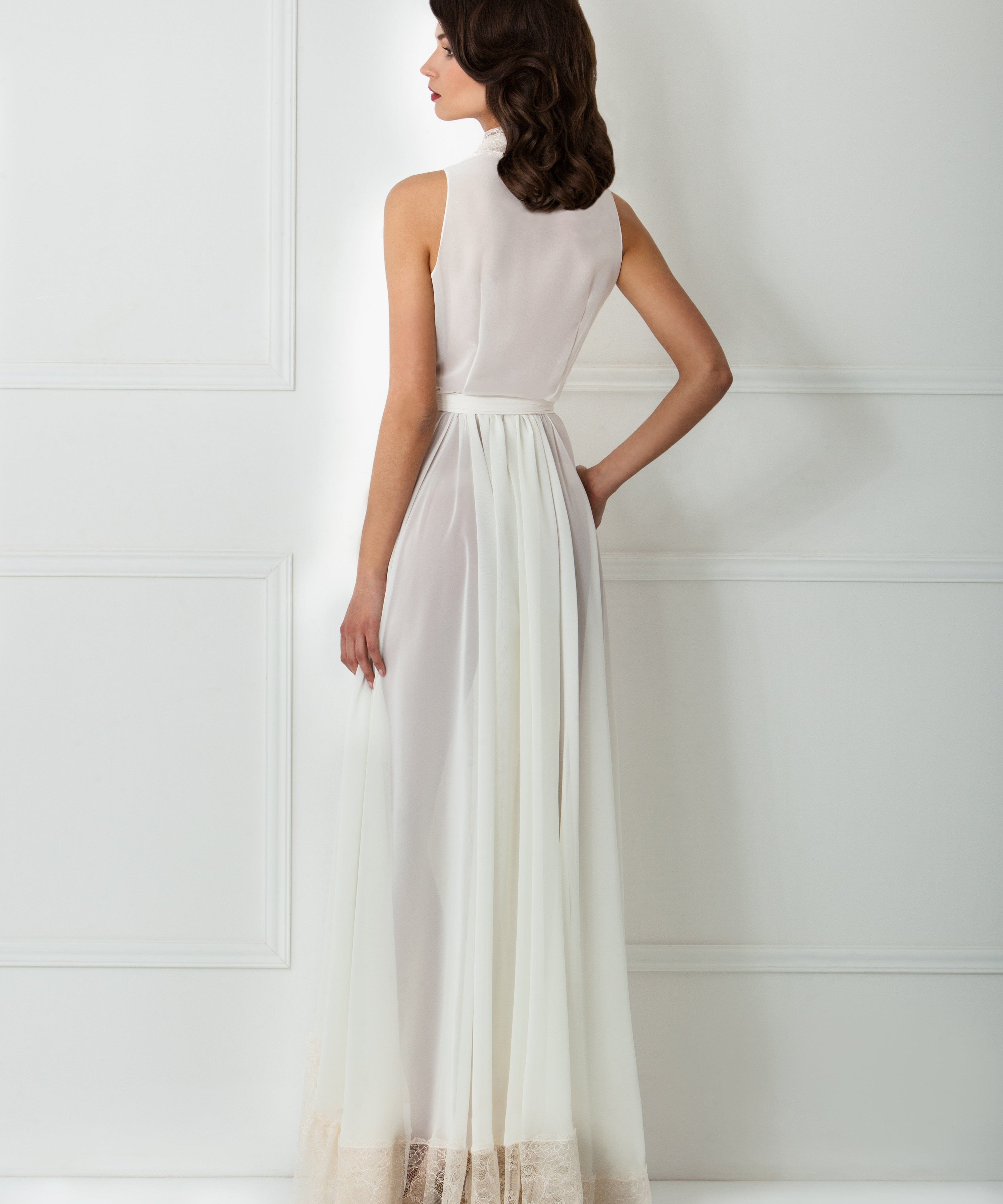  White Royal Tulip Robe Product Amoralle