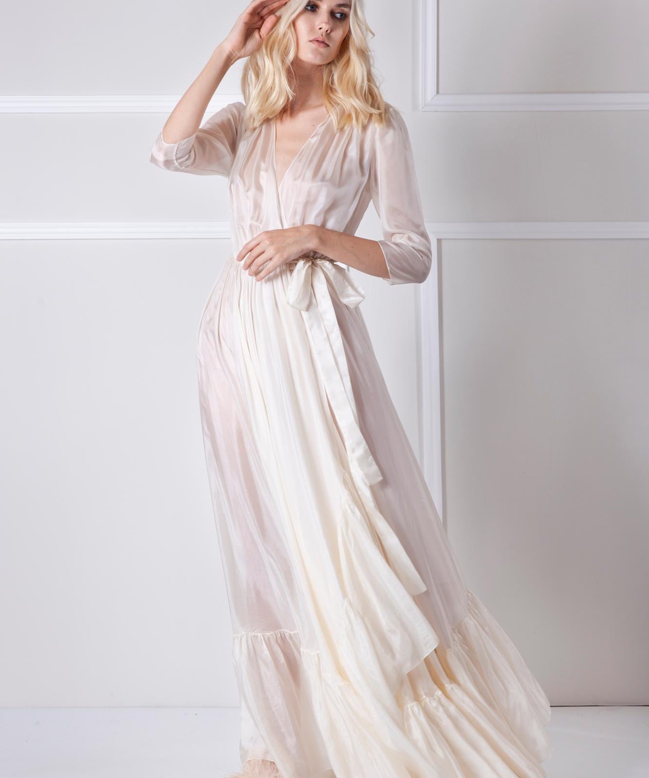  Into the mystic gown Amoralle